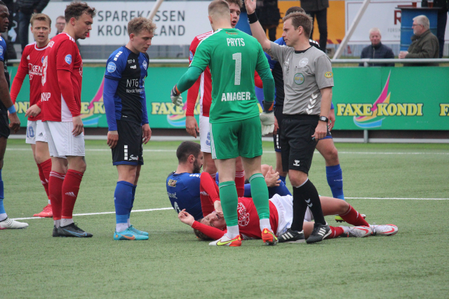 Der kom mere fysik i HB Kges spil i anden halvleg, og flere gange mtte Fremad Amager spillerne til behandling efter at vre blevet taclet af HB Kge spillerne. 