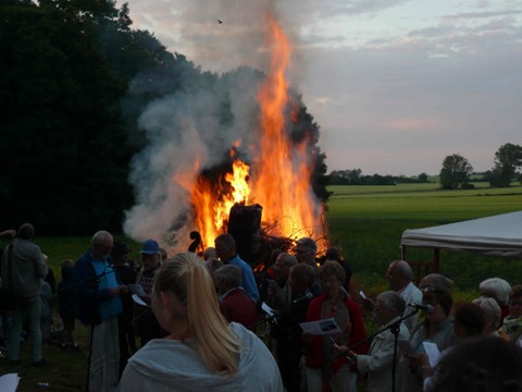 B�l med grill og musik