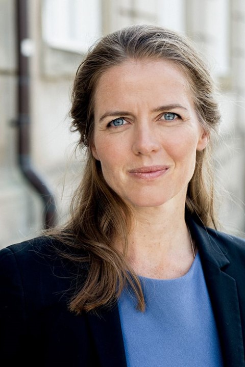 Minister bes�ger skoler