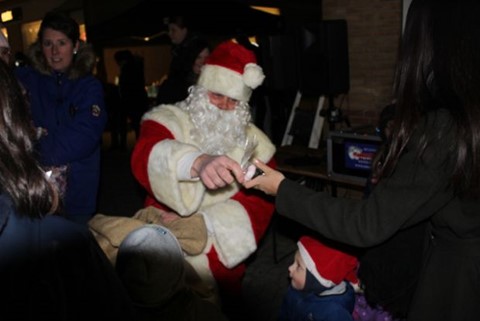 Juletr�et blev t�ndt i Borup