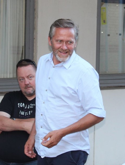 Travl minister p� bes�g