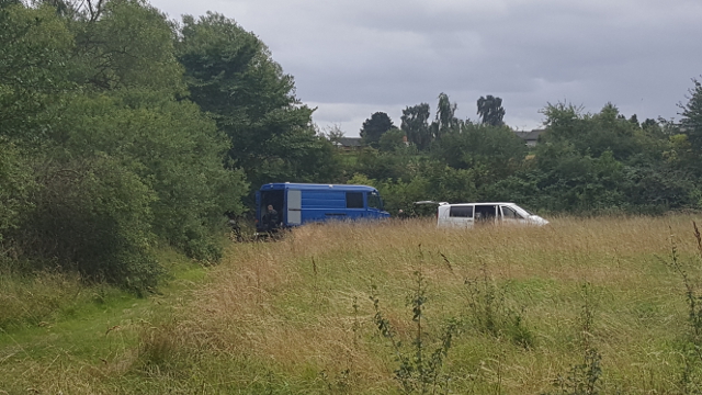 B�de dykkere og hunde var med i efters�gningen efter de to mordv�ben.