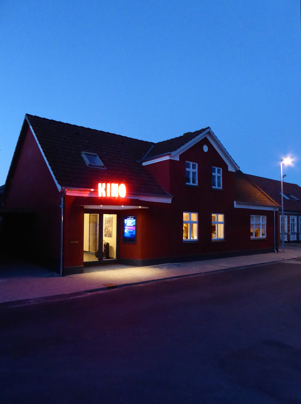 Ogs� om aftenen er den gamle biograf p� Lindevej hyggelig
