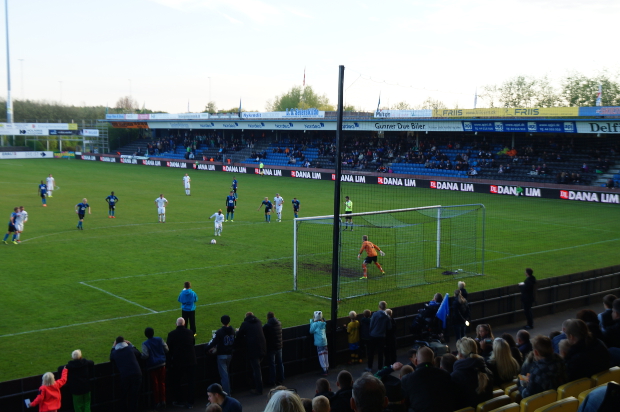 Debl� l�ber til bolden ved Viborg straffespark mod HB K�ge ...