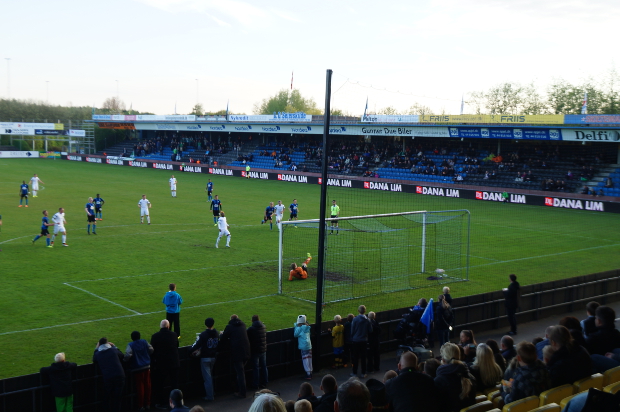 ... og sekundet senere er bolden i HB K�ges m�lnet. Kampens enestem�l.