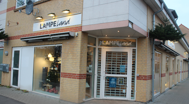 Lampeland ligger p et meget eksponeret hjrne i Borup Centeret og har ogs en fin netbutik. 