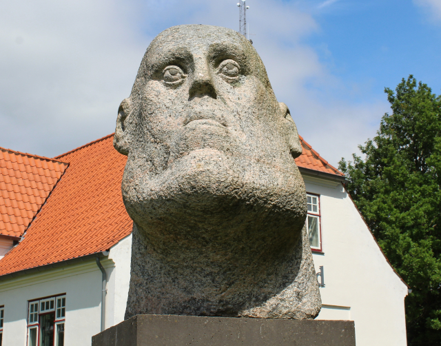 Der kommer helt styr p hvem der har lavet skulpturerne i skulpturparken i Borup.